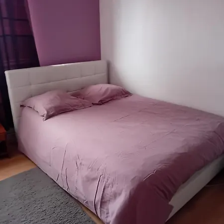 Privee Dans Maison Individuelle Bed & Breakfast Ronchin